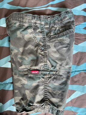 Levi's kids Green Camo adjustable waist Cargo Shorts size 6